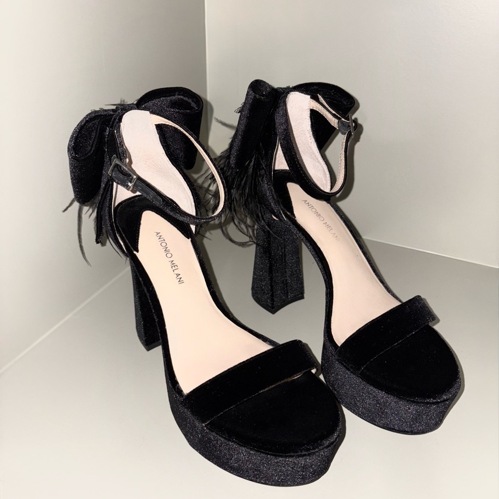 ✨ Antonio Melani Janie Velvet Feather Platform Sandals ✨ - Picture 3 of 6